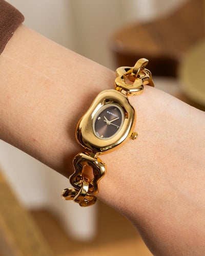 نسائية أنيقة بتصميم فني فريد باللون الذهبي ميناء ب...