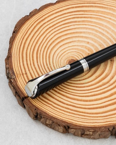 قلم عملي يجمع بين الجودة والمتانة