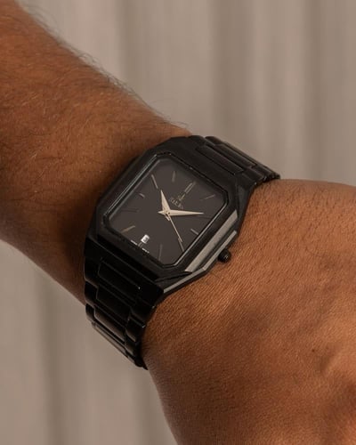 ساعة استيل باللون الاسود