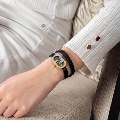 الساعة الجلد النسائية ذات التفاصيل المميزة لإطلالة...