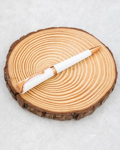 قلم عملي يجمع بين الجودة والمتانة