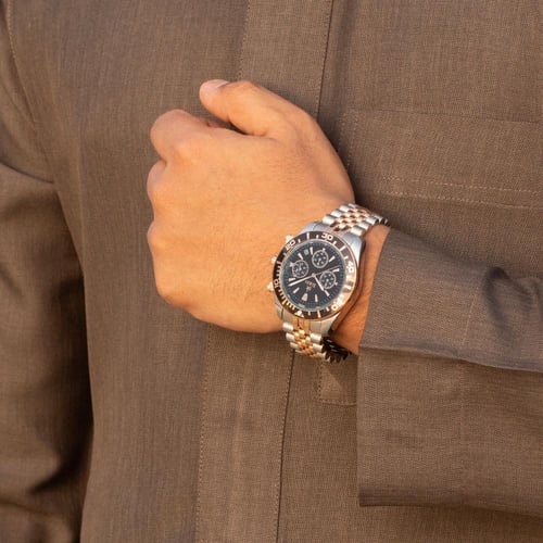 ساعة رجالية استيل باللون النحاسي والفضي واطار اسود