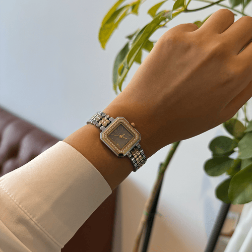 ساعة حصرية باللون المكس الرصاصي