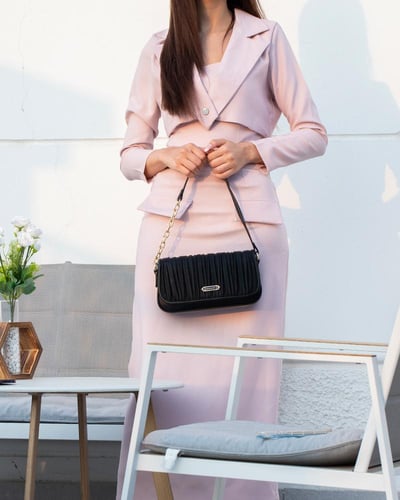 فاخرة وسط باللون الاسود