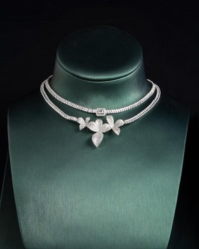 طقم يمنحك ملمسًا فريدًا ومظهرًا استثنائيًا.