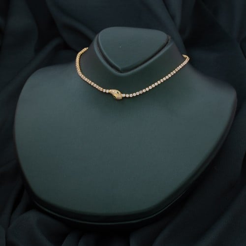 شوكر نسائي باللون الذهبي