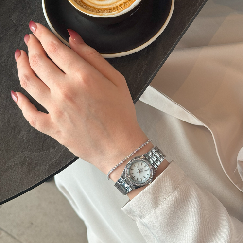 طقم ساعة وإسواره أنيق باللون الفضي