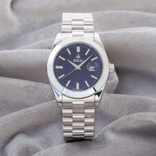 كل رجل عصري يهتم بتفاصيل إطلالته وتفرده لحضور ملفت...