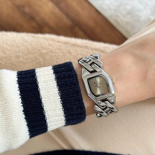 ساعة نسائية باللون الفضي ميناء رصاصي