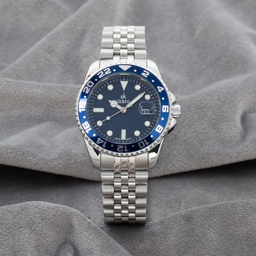 ساعة استيل باللون الفضي..