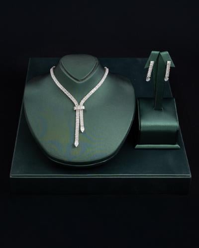 طقم نسائي ناعم زركون فريد بلون فضي