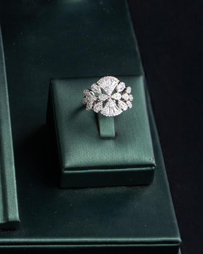 طقم يمنحك ملمسًا فريدًا ومظهرًا استثنائيًا.