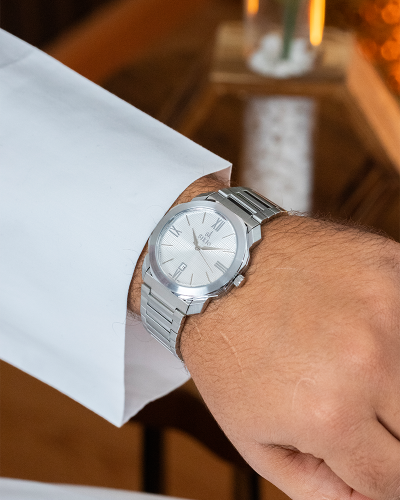 ساعة استيل باللون الفضي