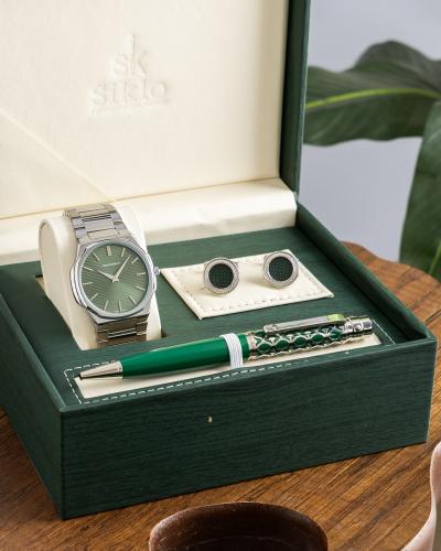 طقم رجالي كتحفة تجمع بين القوة والدقة.