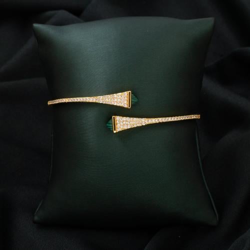 الاساور الجذابة تمنح حضورك إطلالة مميزة