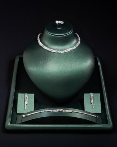 طقم لإطلالتك في المناسبات يجذب الأنظار اليك