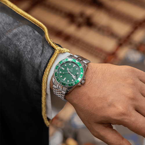 ساعة استيل باللون الفضي