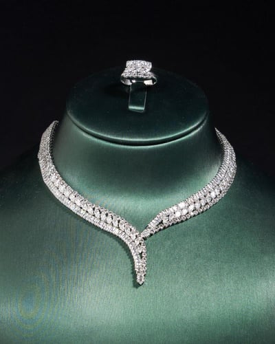 طقم سهرات بتصميم عصري وملفت