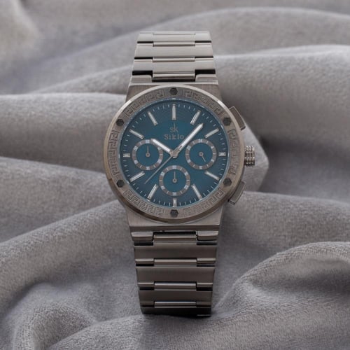 ساعة ستيل باللون الرصاصي