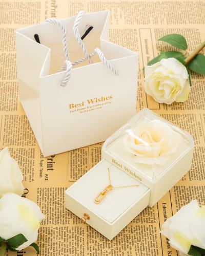 قلادة بتصميم راقٍ