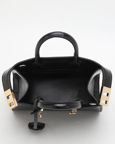 متفردة صغيره باللون الاسود