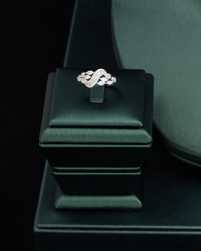 طقم نسائي زركون تناغم فاخر باللون الفضي