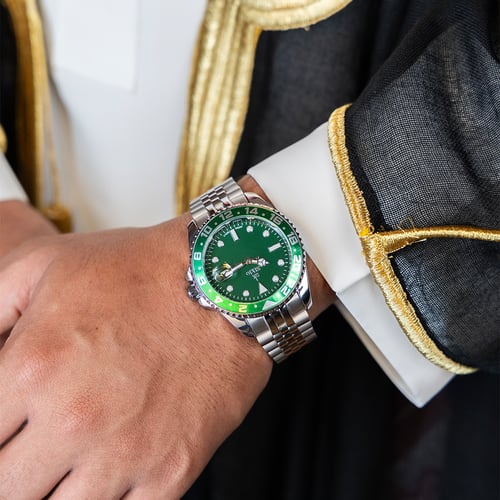 ساعة استيل باللون الفضي