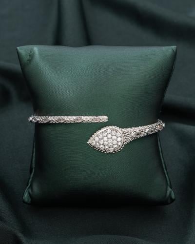 اسوره بتصميم ببداية مفتوحة لتمنح إطلالتك حضور ملفت...