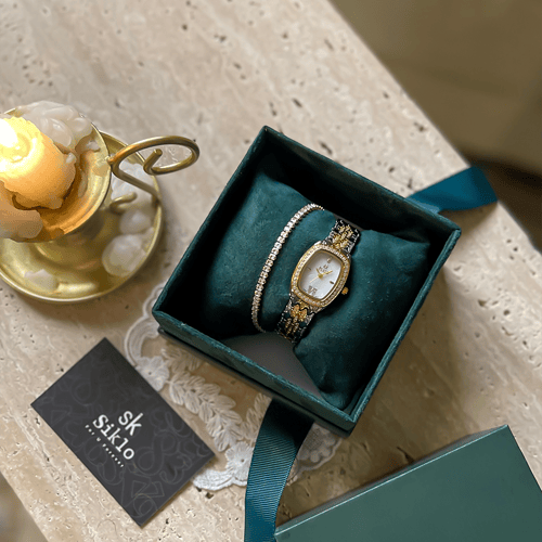 طقم نسائي بتصميم متفرد بسير من الاستيل المتميز بلم...