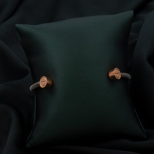 اسوارة نسائية باللون الفضي