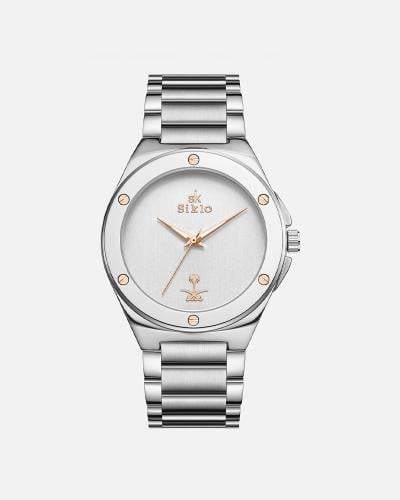 ساعة تتميز بقوة الشعار وجرأة التصميم