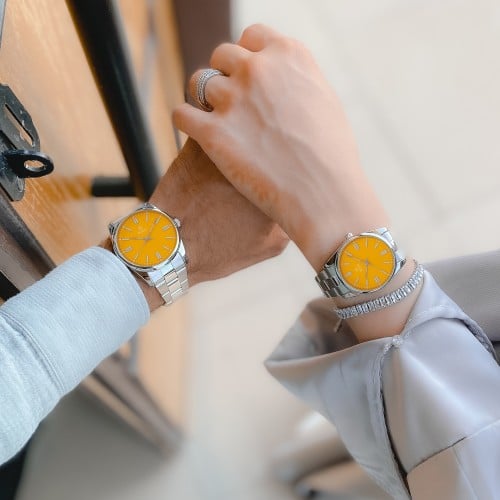 ساعة رجالية ونسائية باللون الفضي