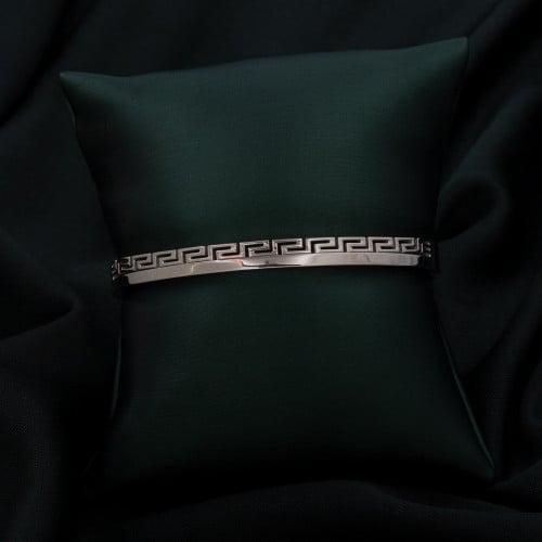 اسوارة نسائية باللون الفضي