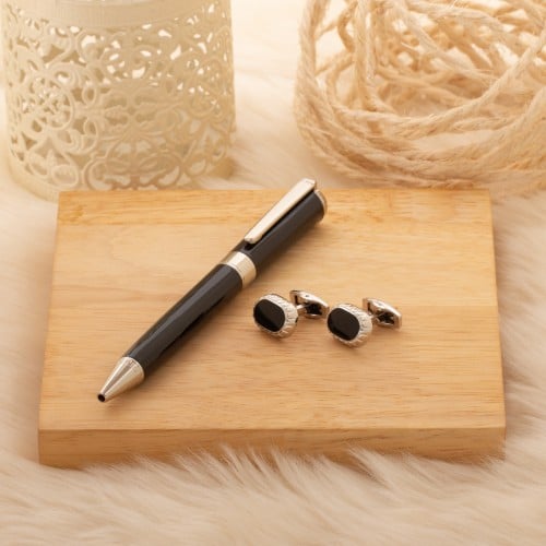 قلم وكبك بتصميم كلاسيك ورسمي باللون الفضي والاسود