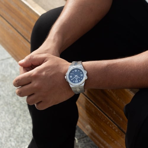 الأنافة في ساعة ، ساعة رجالية تصميمها يعكس معاني ا...