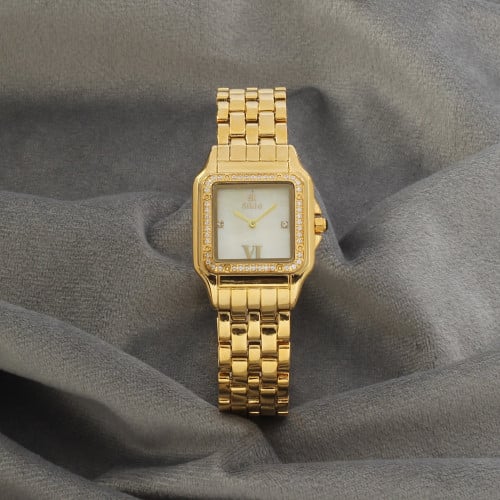 ساعة نسائية باللون الذهبي