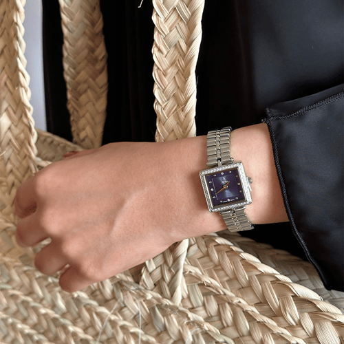 ساعة نسائية استيل باللون الفضي ميناء كحلي