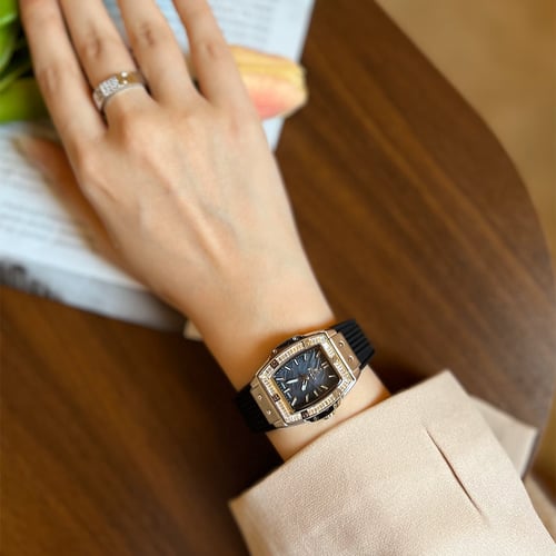 ساعة نسائية ربل فصوص بياجيت باللون الفضي