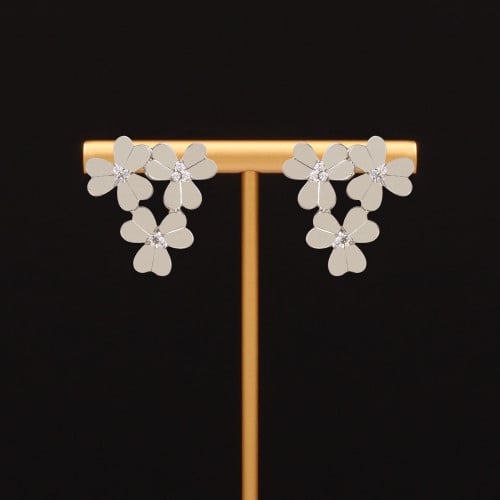 حلق نسائي جميل وهادئ