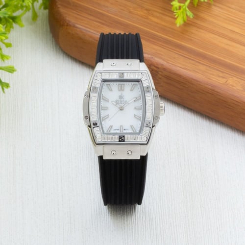 ساعة نسائية ربل فصوص بياجيت باللون الأسود ميناء اب...