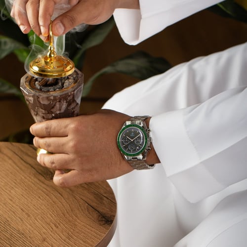 ساعة رجالية باللون الفضي