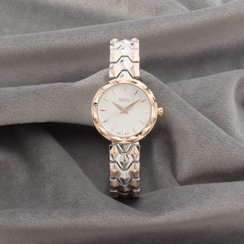 ساعة نسائية باللونين الفضي والنحاسي