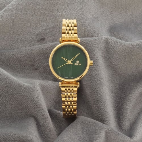 ساعة نسائية باللون الذهبي