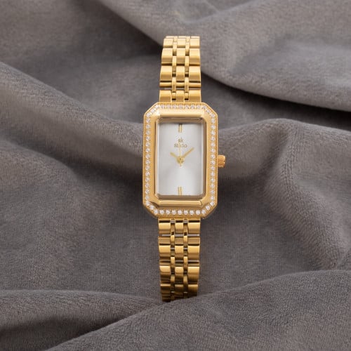 ساعة نسائية باللون الذهبي