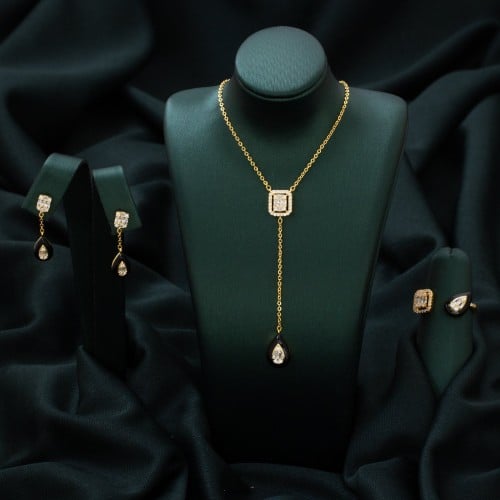 طقم لا غنى عنه في الإطلالات اليومية لطفلتك