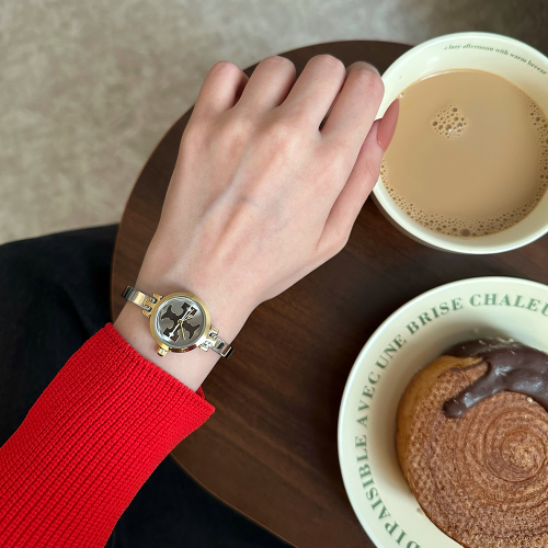 ساعة نسائية حصير باللون الذهبي الفضي ميناء رصاصي