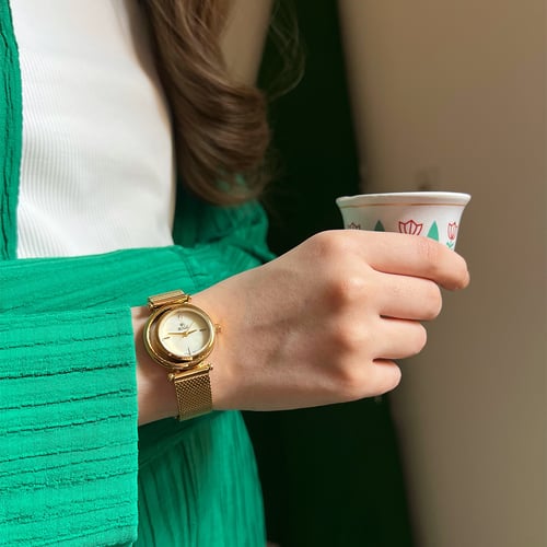 ساعة نسائية حصير باللون الذهبي ميناء صدفي