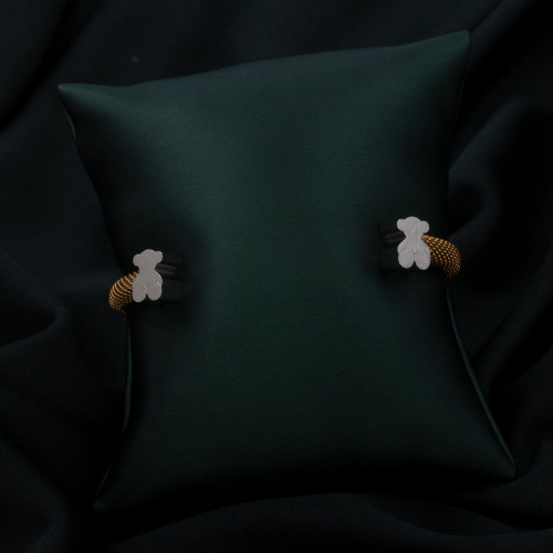 اسوارة نسائية باللون الذهبي