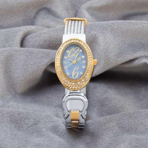 ساعة تجسد معنى الحقيقي للسحر والتميز باللون الذهبي...