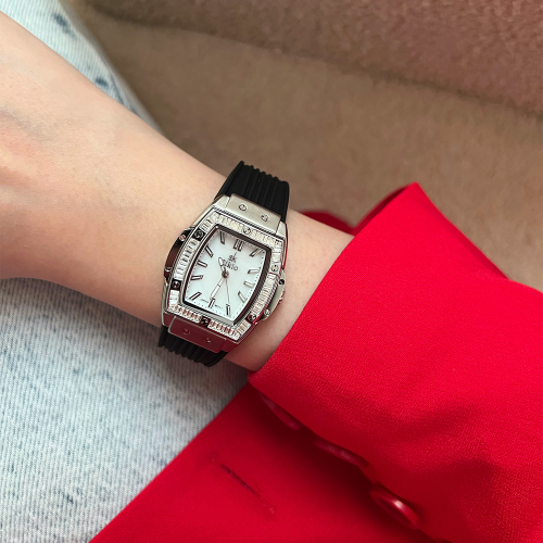 ساعة نسائية ربل فصوص بياجيت باللون الأسود ميناء اب...